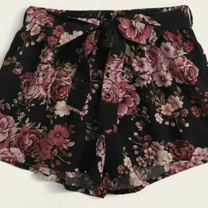 NEW Black flowy shorts with floral design & belt